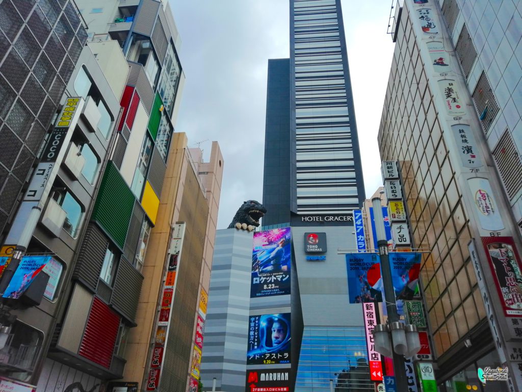 Godzilla gigante shinjuku tokyo Diario di viaggio a Tokyo