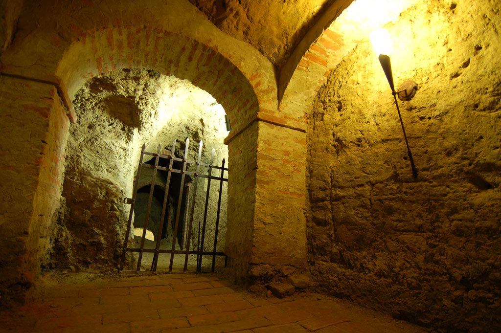prigioni castello vicari visitare lari