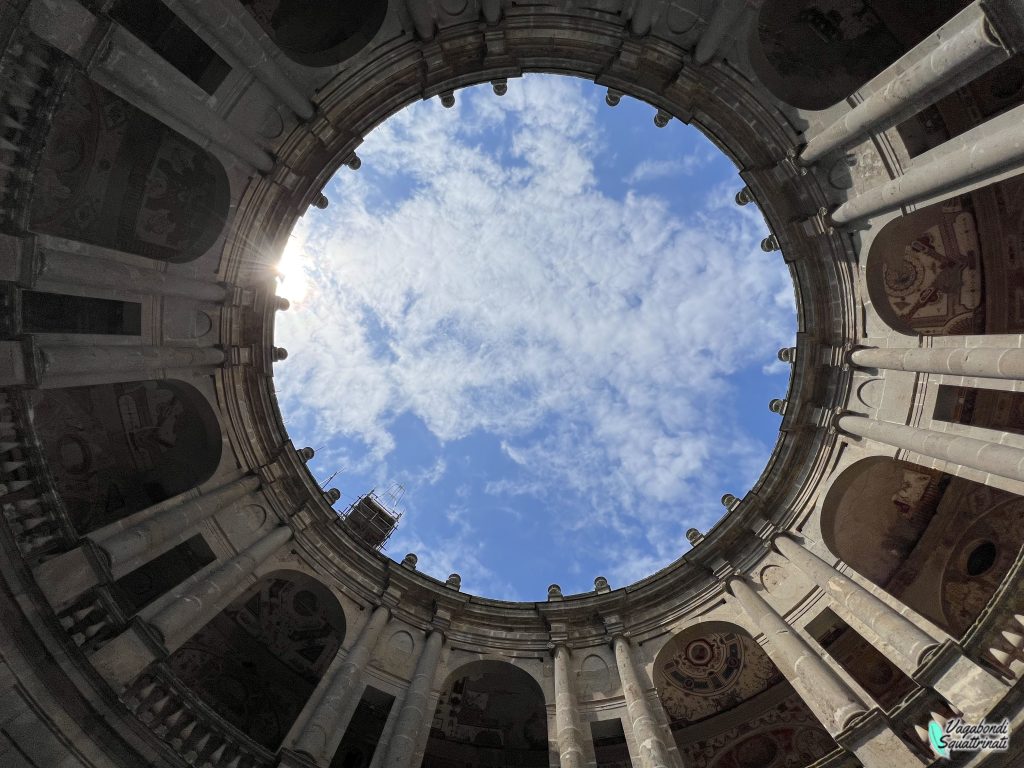 cortile palazzo farnese